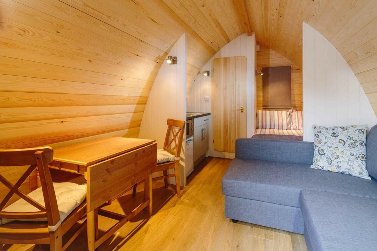 ホテル Buttercup Glamping Pod チェルトナム エクステリア 写真