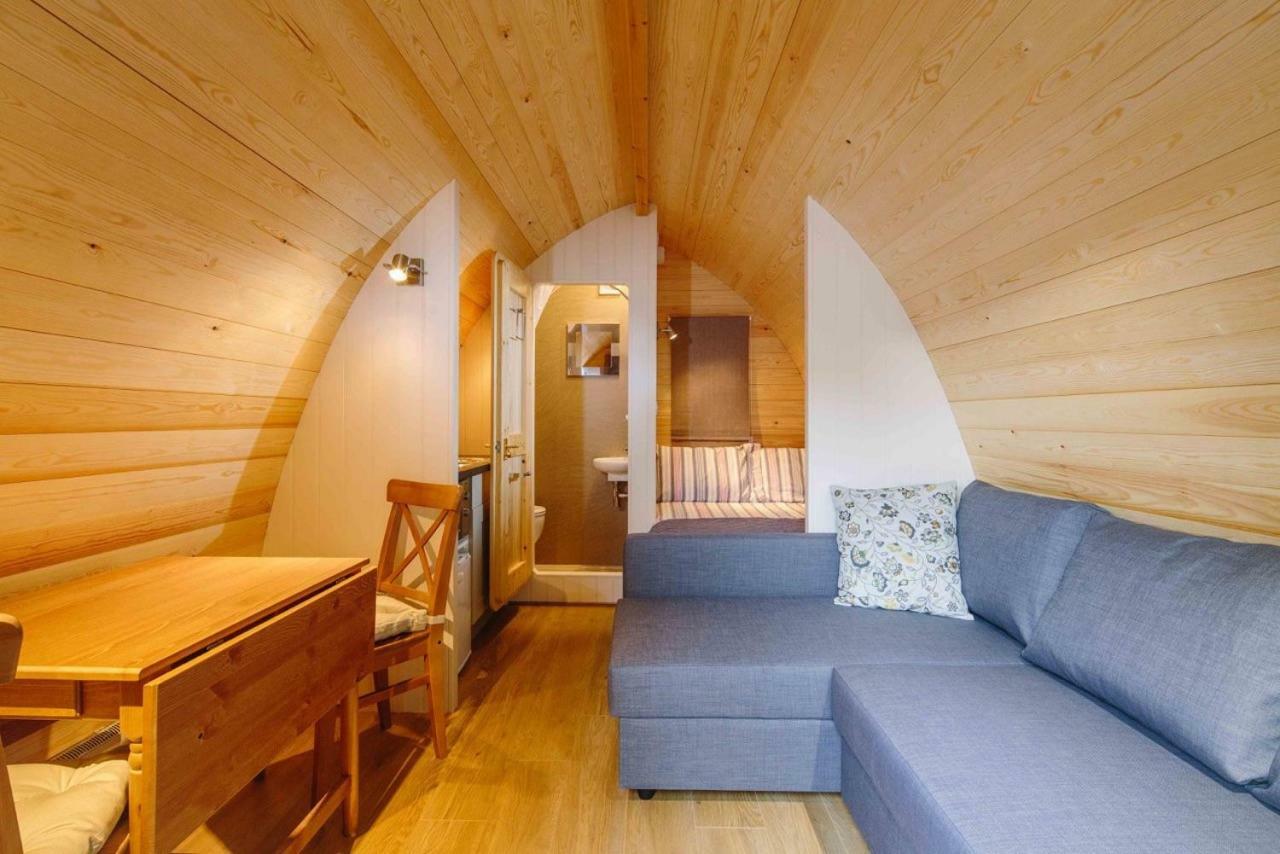 ホテル Buttercup Glamping Pod チェルトナム エクステリア 写真