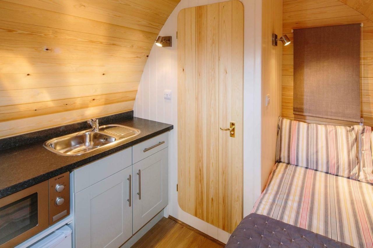 ホテル Buttercup Glamping Pod チェルトナム エクステリア 写真